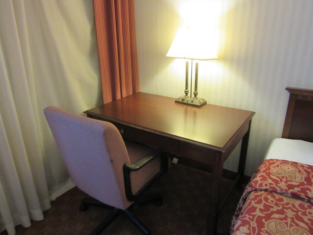 Governor'S Inn & Suites Memphis Room photo