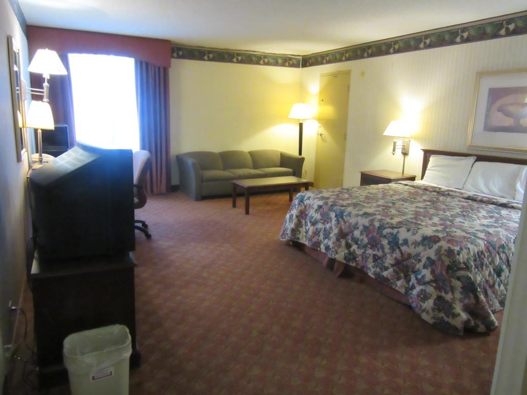 Governor'S Inn & Suites Memphis Room photo