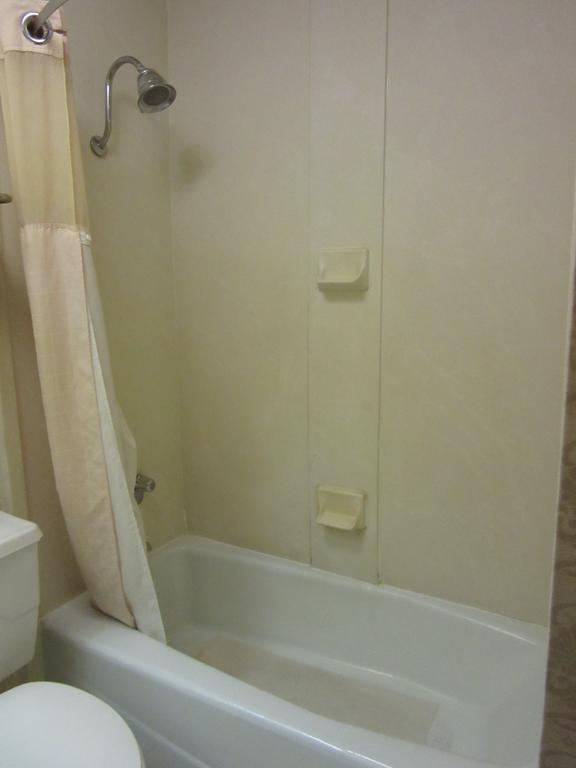 Governor'S Inn & Suites Memphis Room photo