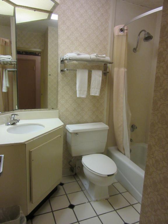 Governor'S Inn & Suites Memphis Room photo